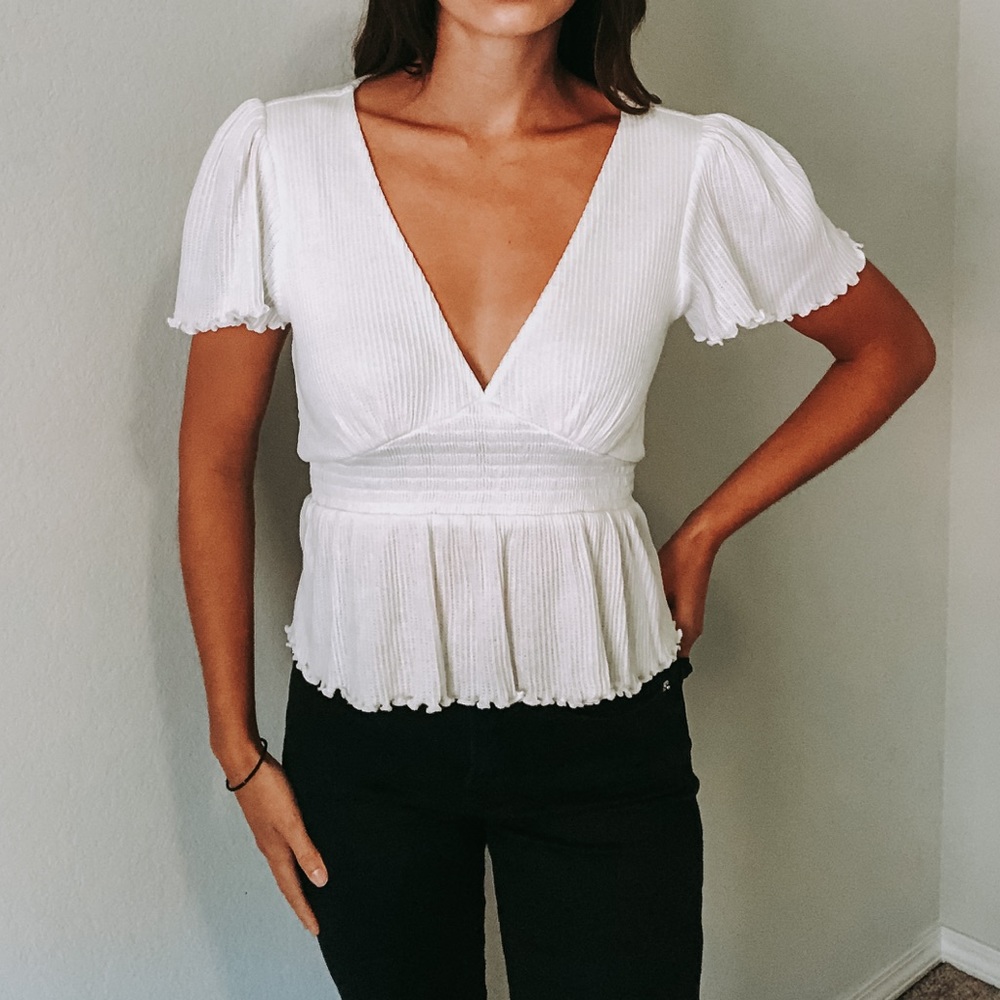 🤩3FOR$30 SALE NWOT Lettuce Edge Pointelle Top